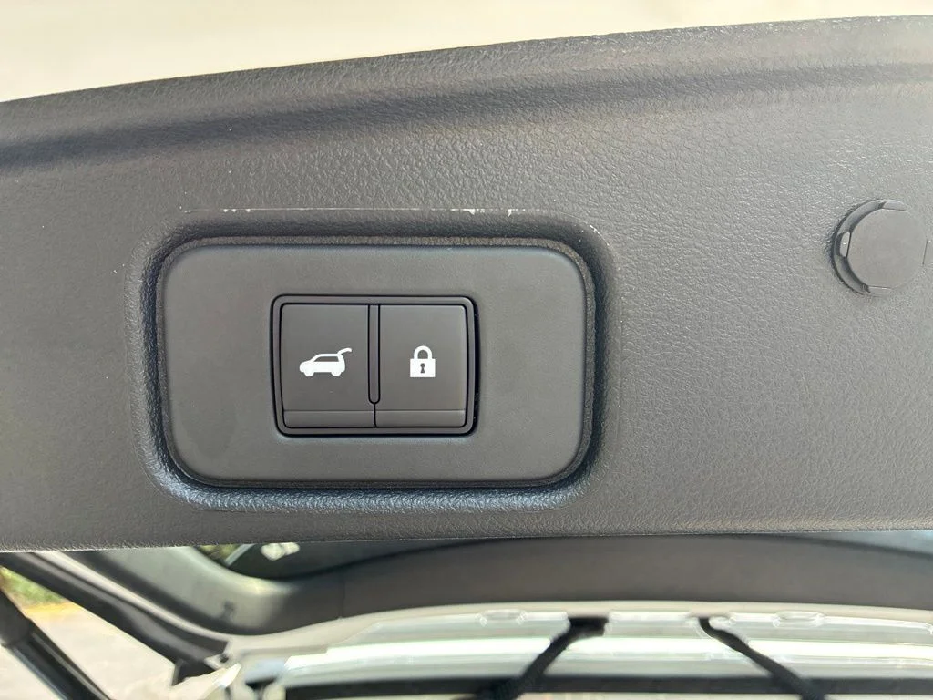 New 2026 Everest White Pearl TriCoat Nissan SL image 14