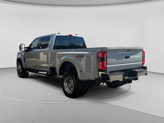 Certified Used 2025 Avalanche Ford Lariat image 3