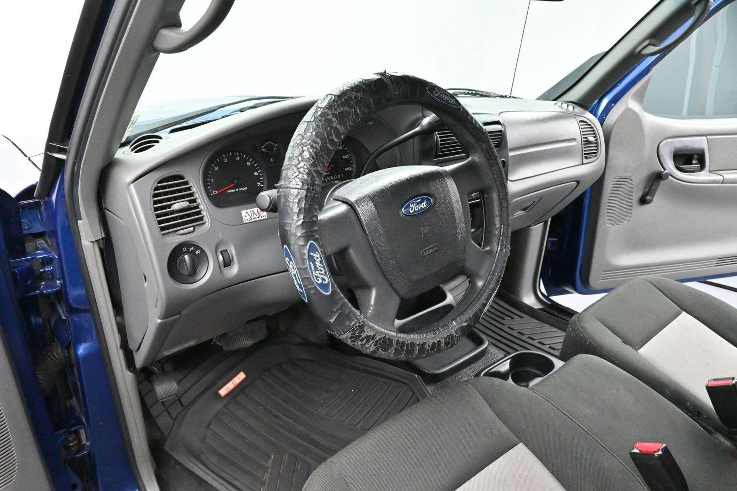 Used 2008  Ford XL image 12