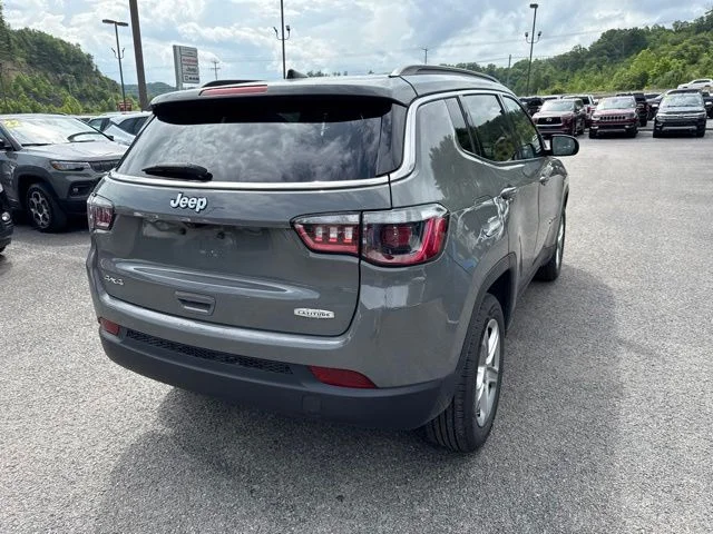 Used 2024 Gray Jeep Latitude image 3