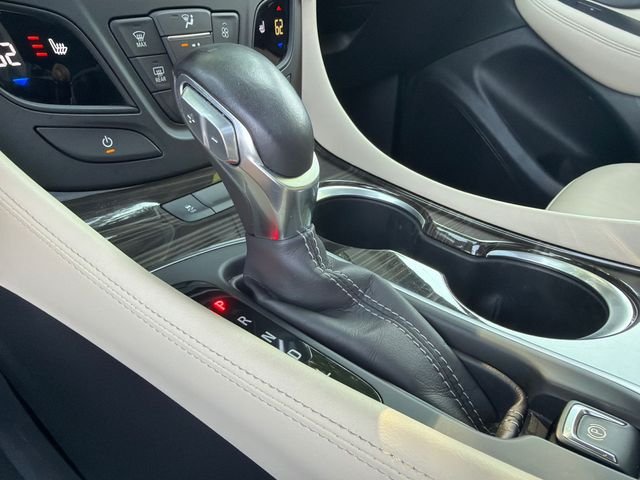 Used 2020 White Buick Essence image 32
