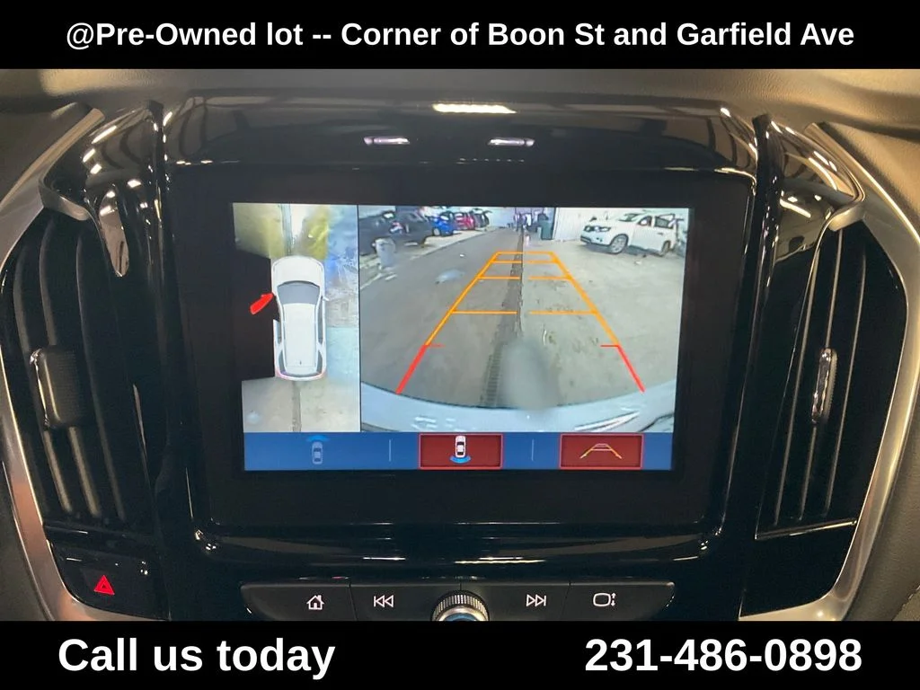Used 2019 White Chevrolet 3LT image 24