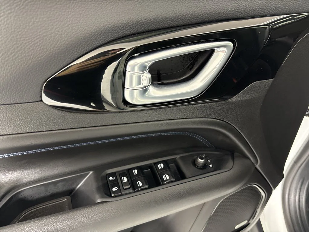 New 2026 White Jeep Latitude image 14
