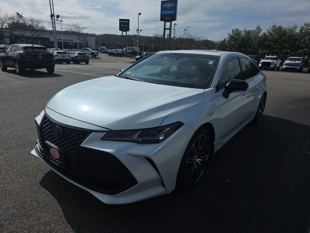 Used 2019 White Toyota XLE image 7