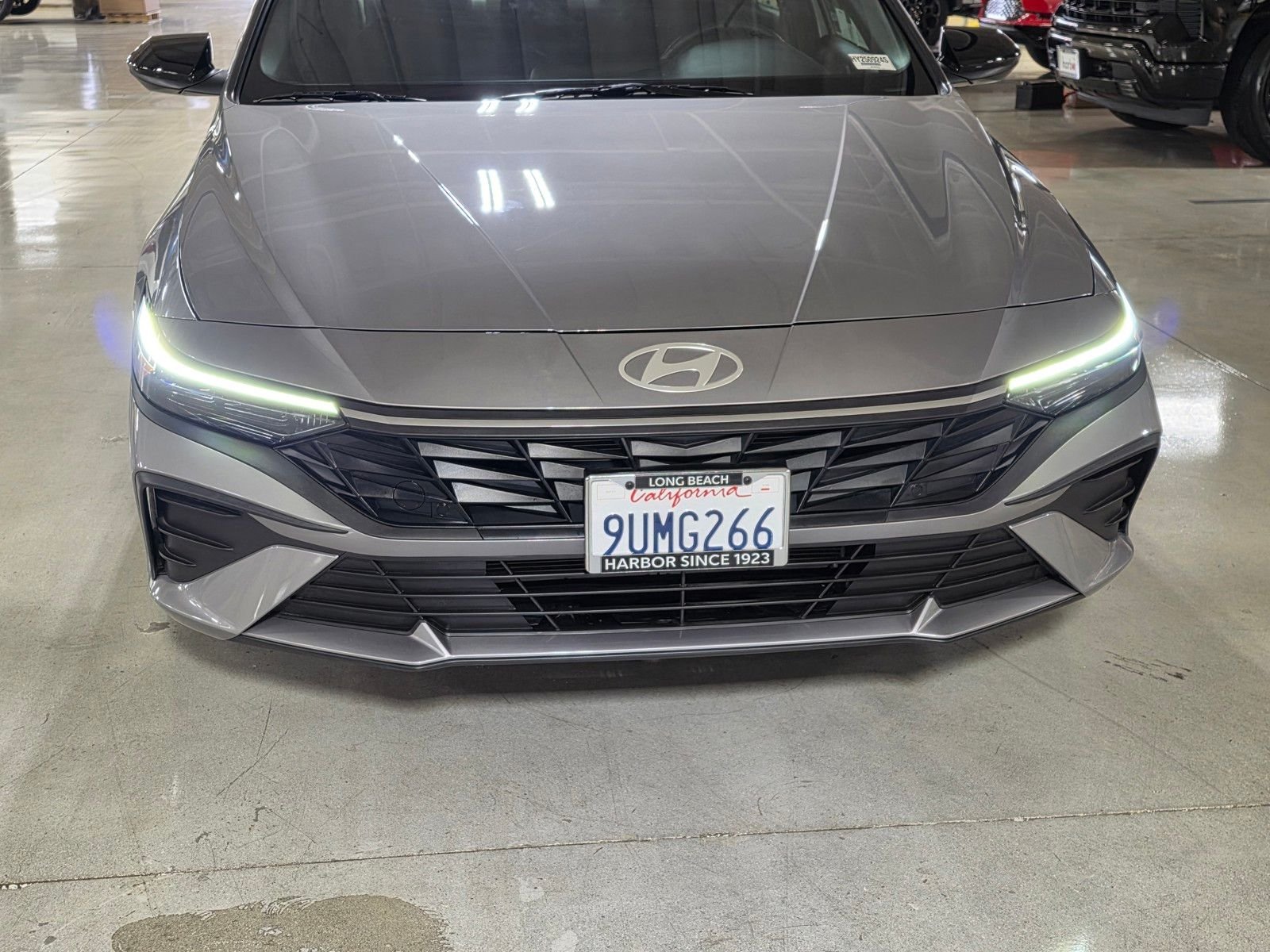 Certified Used 2025 Fluid Metal Hyundai SEL Sport image 9