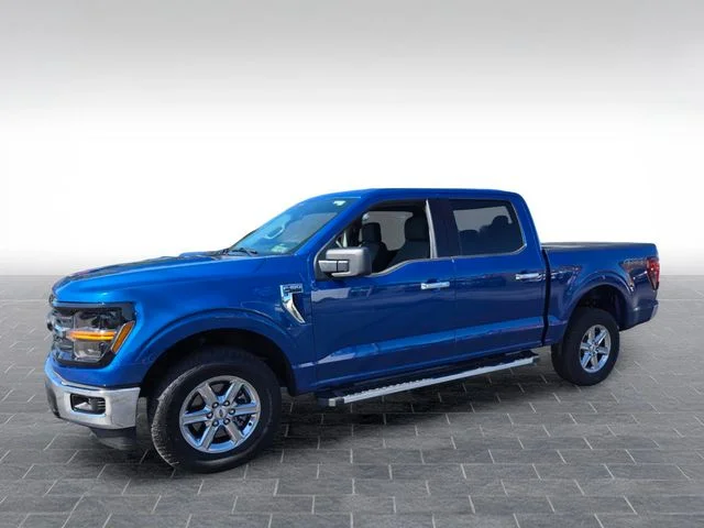 Used 2025 Blue Ford XLT image 3