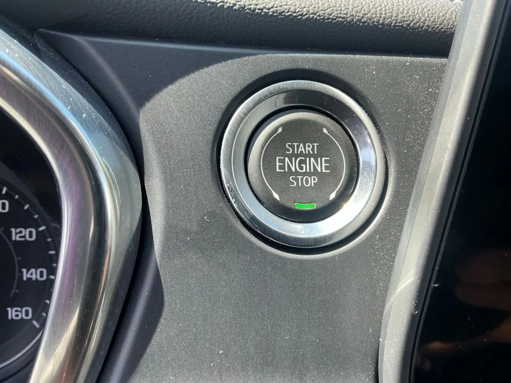 Used 2025 White Chevrolet LT image 28