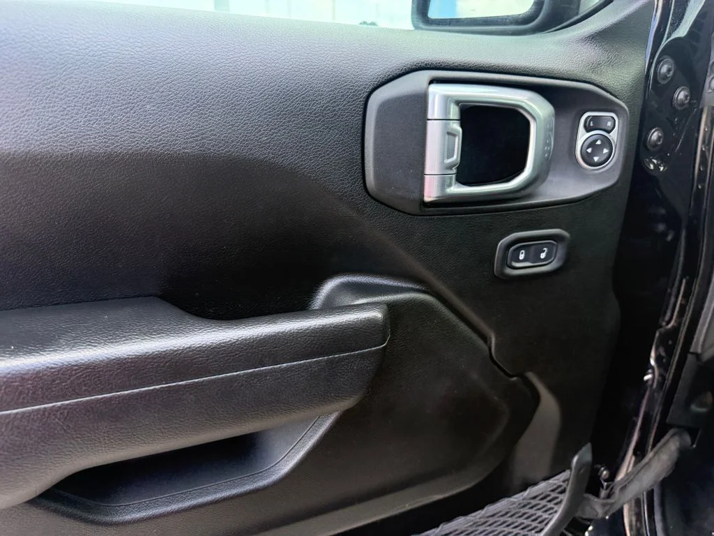 Used 2022 Black Jeep Sport image 5