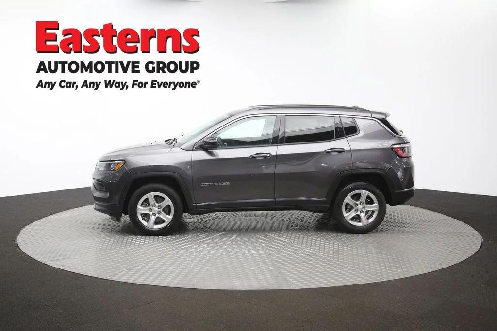 Used 2024  Jeep Latitude image 58