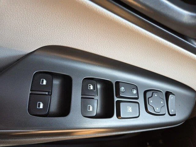 Used 2022 Ultra Black Hyundai SEL image 21