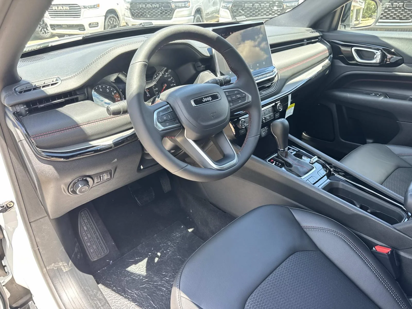 New 2026 Bright White Clear-Coat Exterior Paint Jeep Trailhawk image 9