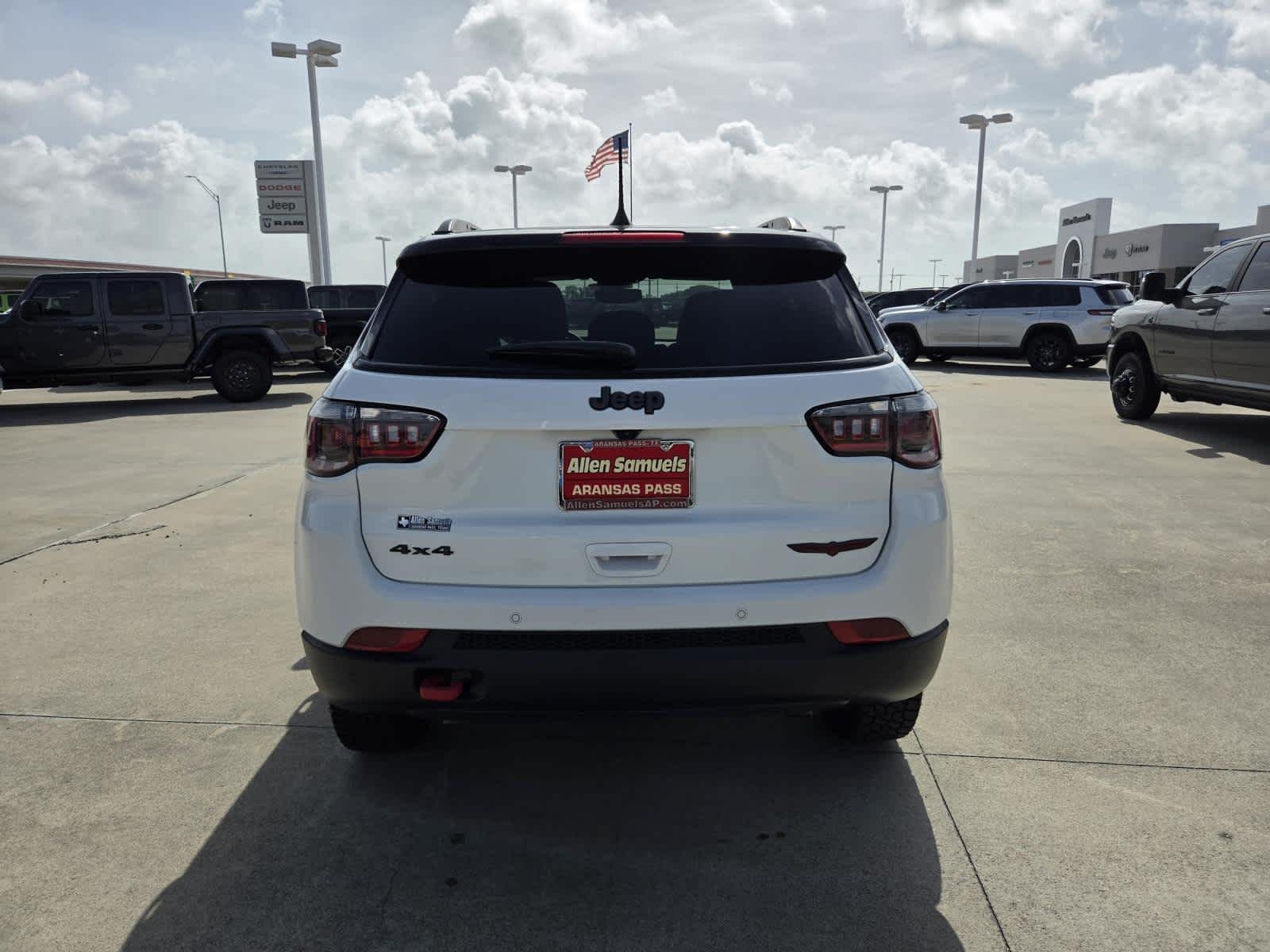 New 2026 Bright White Clearcoat Jeep Trailhawk image 4