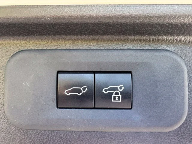 Used 2025 Pearl Toyota XLE image 15