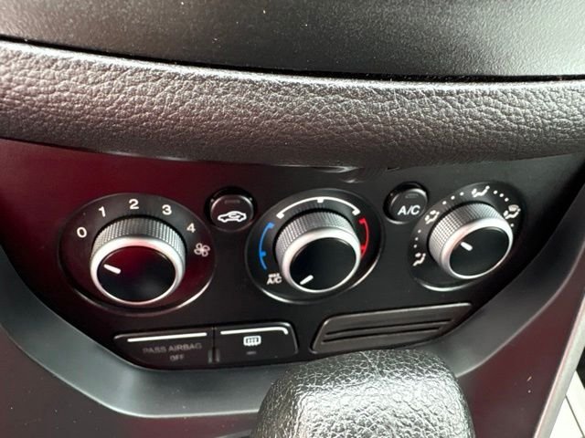 Used 2014 Silver Ford SE image 29