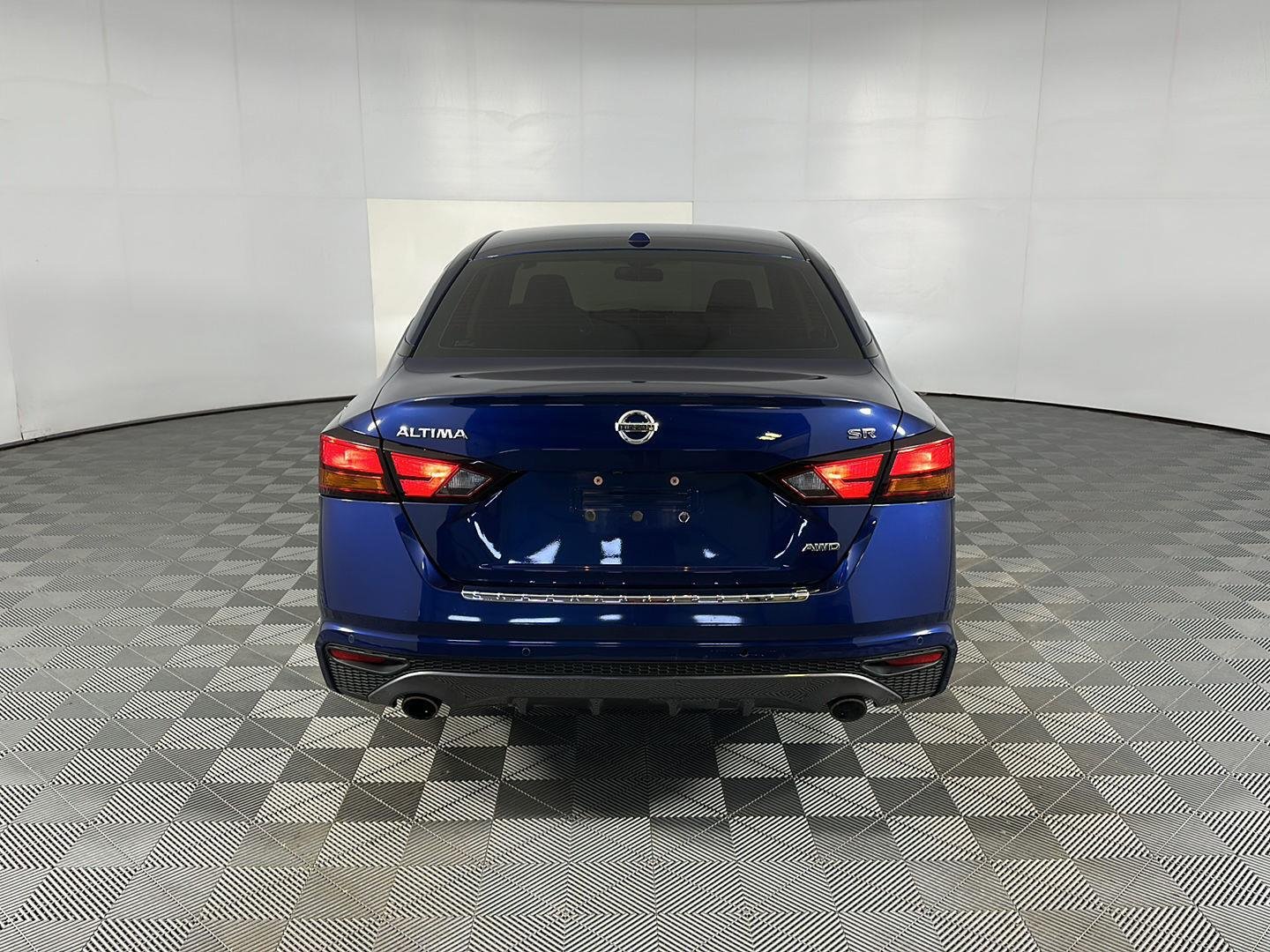 Used 2021 Deep Blue Pearl Nissan 2.5 SR image 31