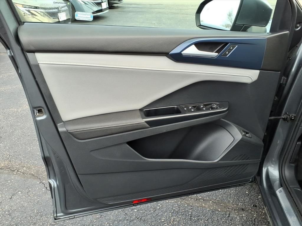 Used 2024 Platinum Gray Metallic Volkswagen 1.5T SE image 24
