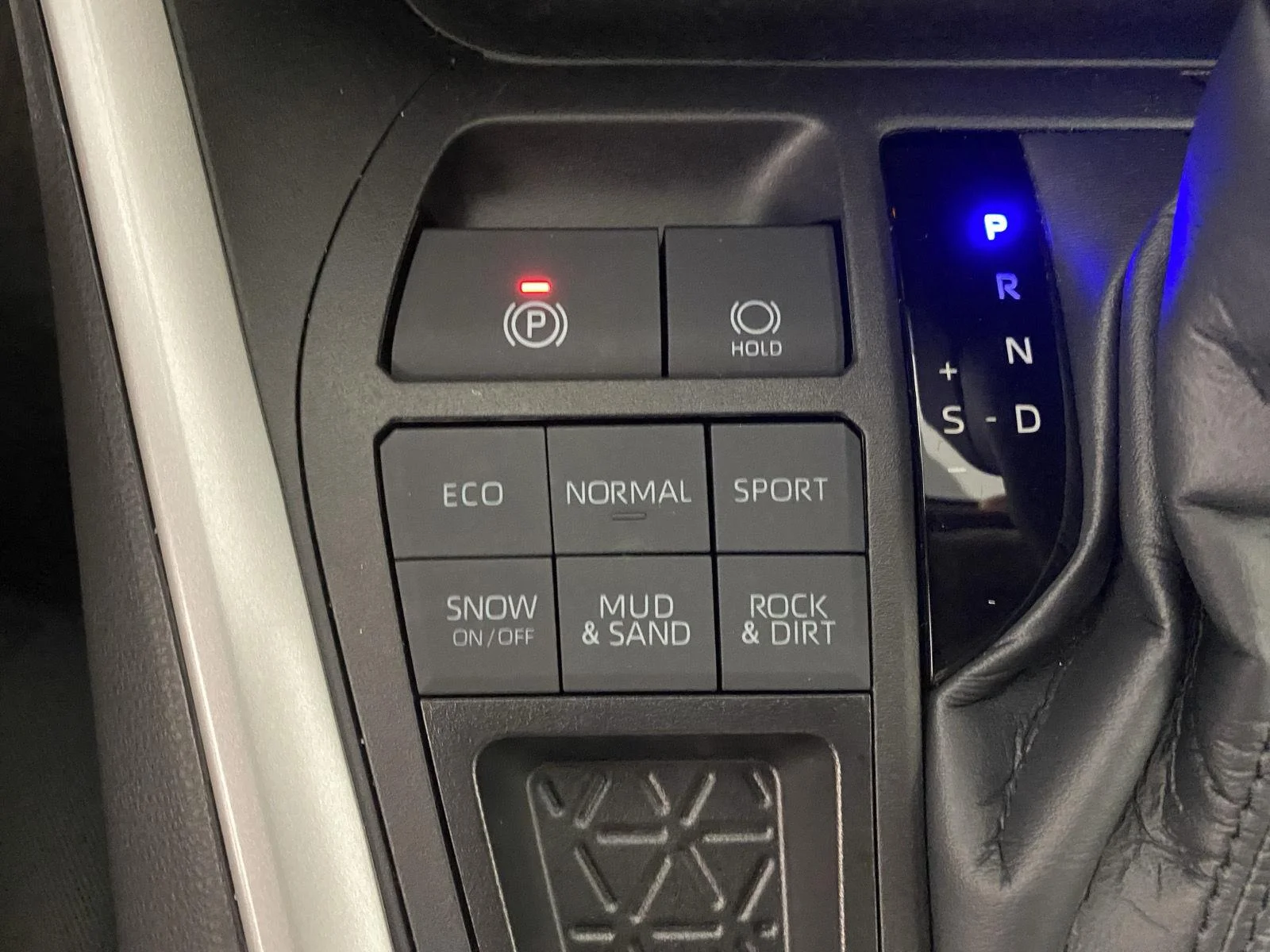 Used 2023 Silver Sky Metallic Toyota XLE image 21