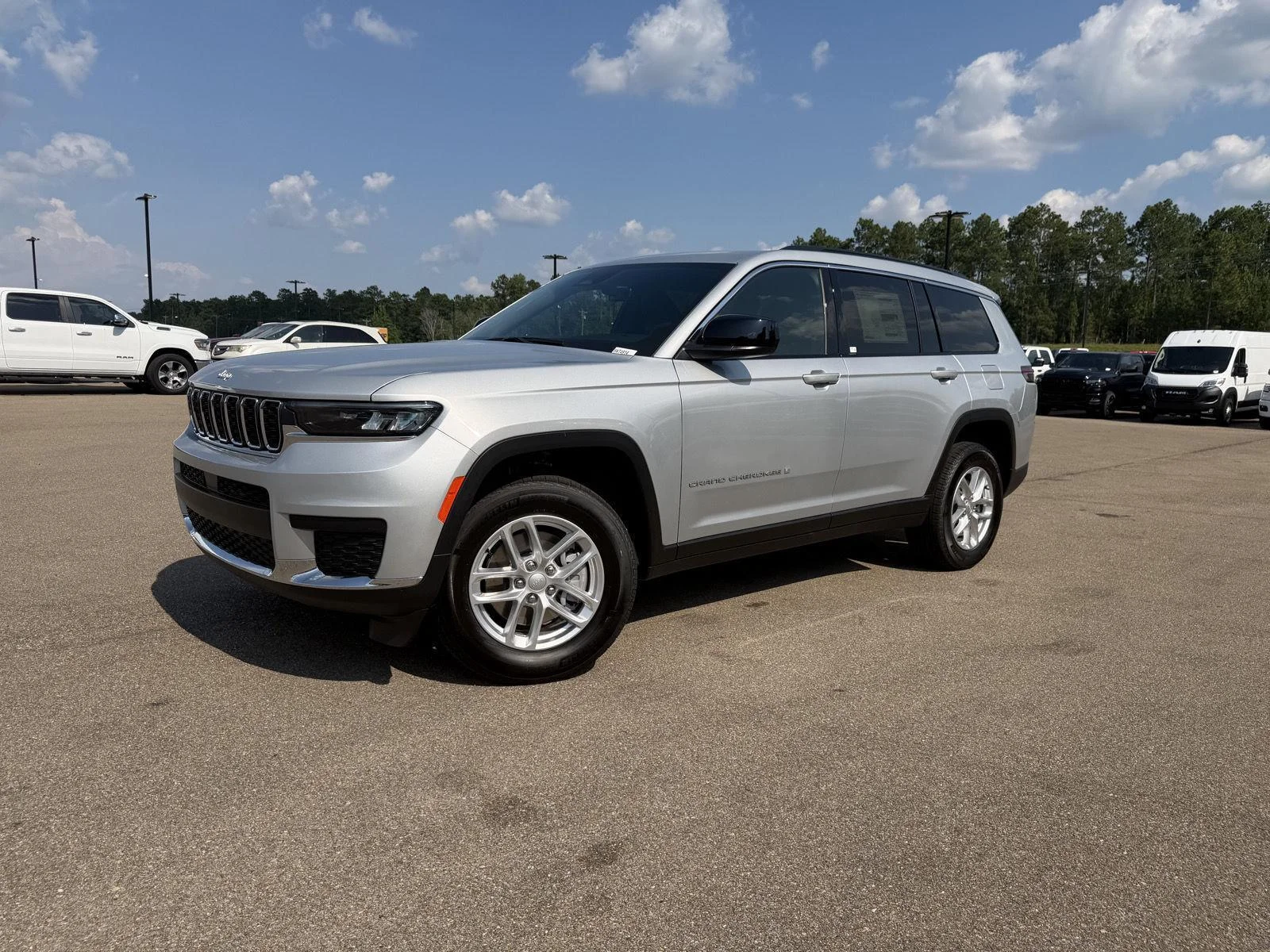 New 2026 Silver Zynith Exterior Paint Jeep Laredo image 1