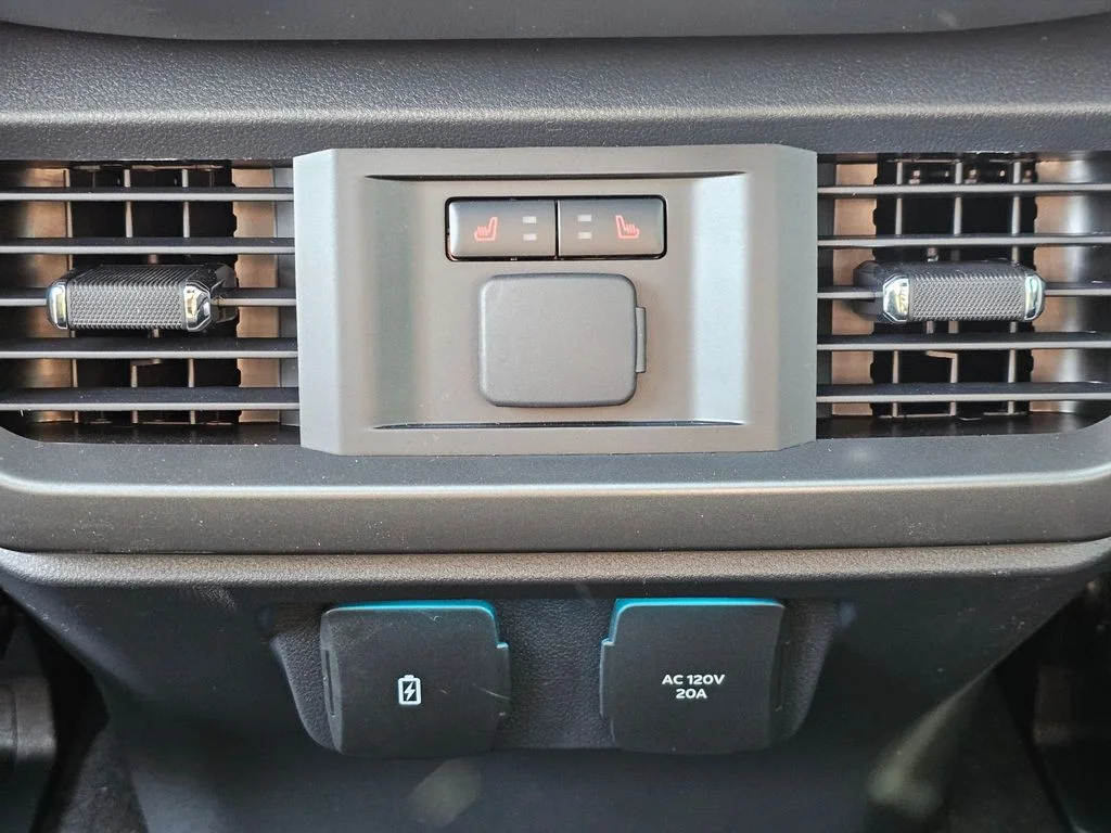 New 2025 White Ford Lariat image 17