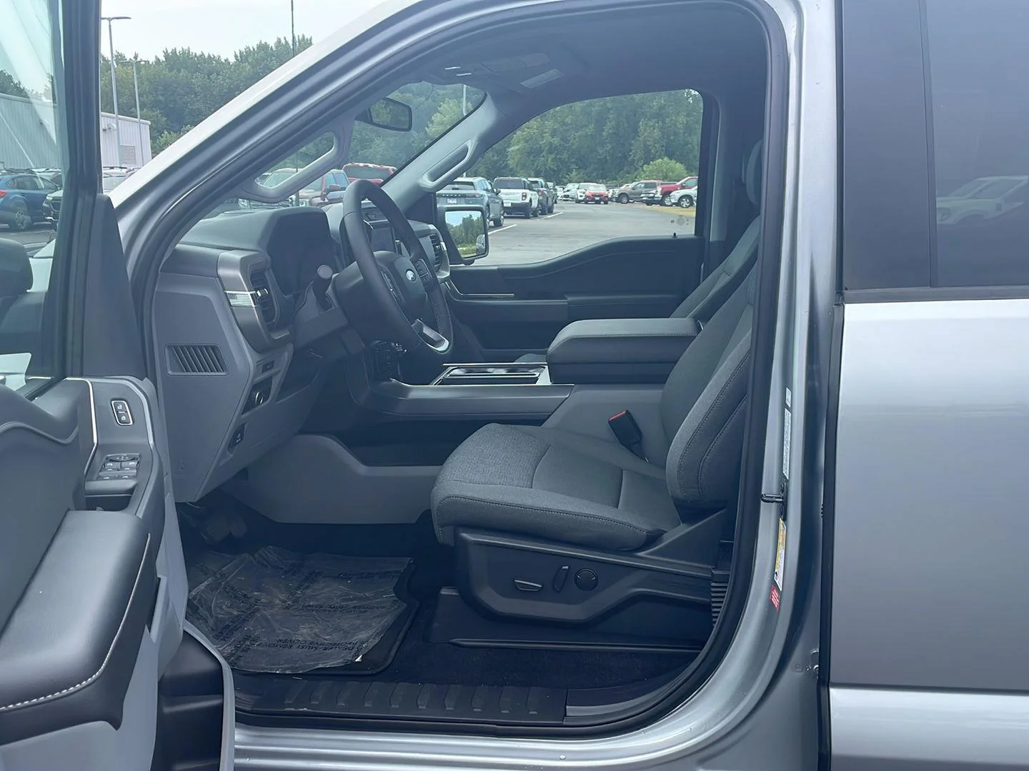 New 2026 Iconic Silver Metallic Ford XLT image 9