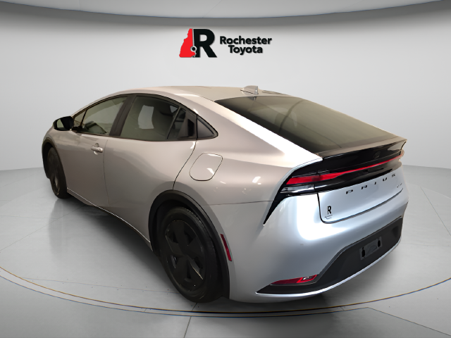 Used 2025  Toyota LE image 6