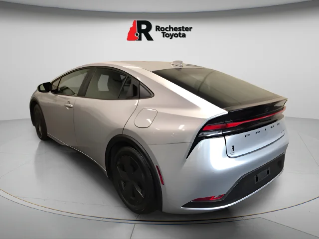 Used 2025  Toyota LE image 6