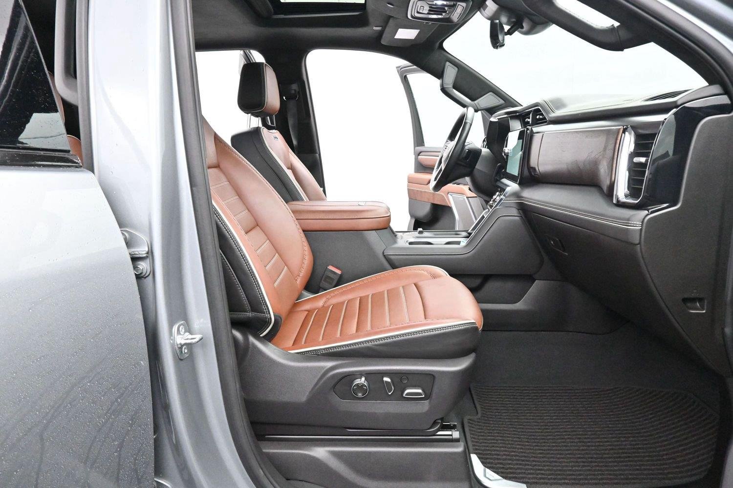 Used 2025 Sterling Metallic GMC Denali Ultimate DRW image 32