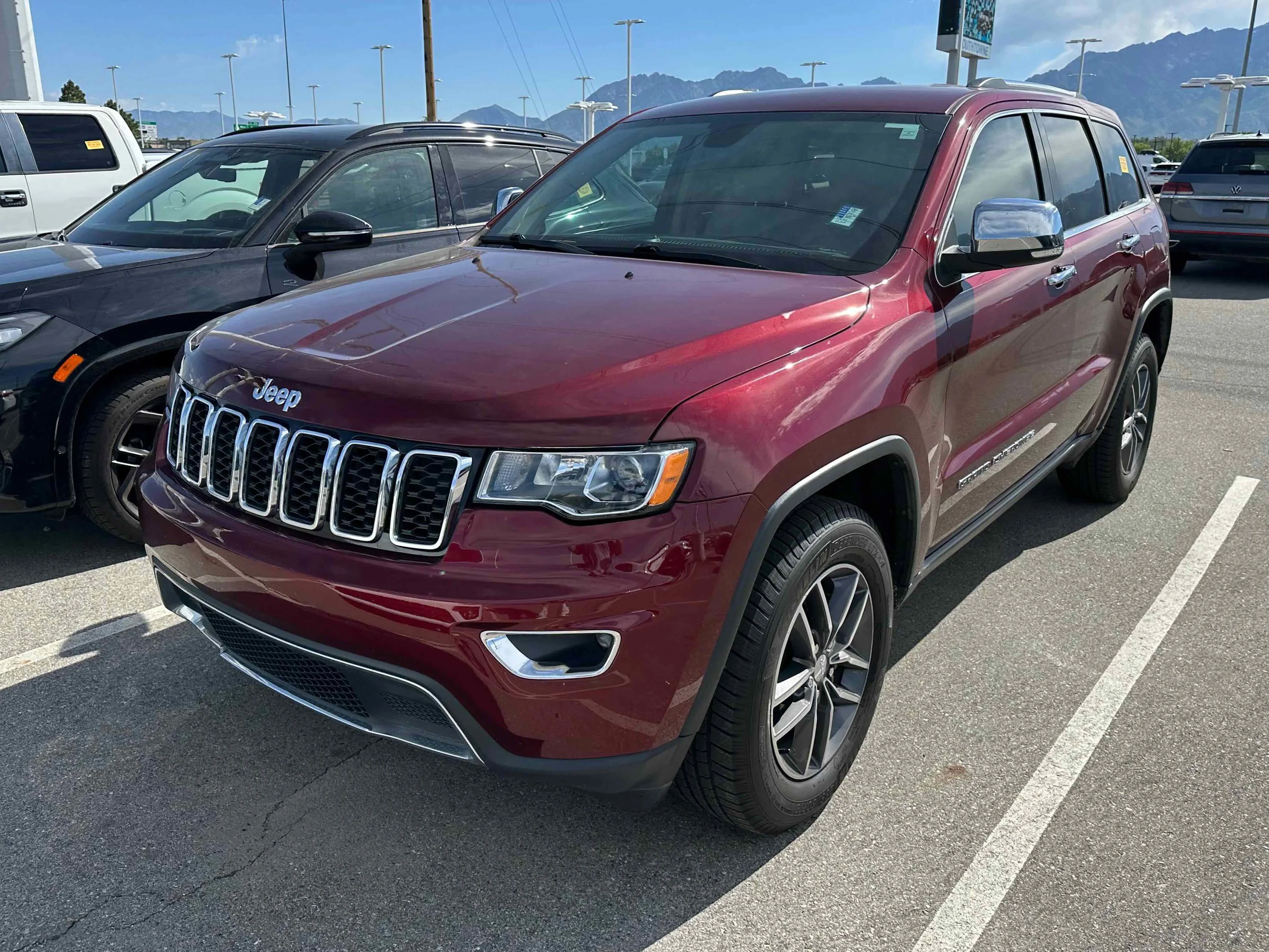 Used 2018 Velvet Red Pearlcoat Jeep Limited image 1