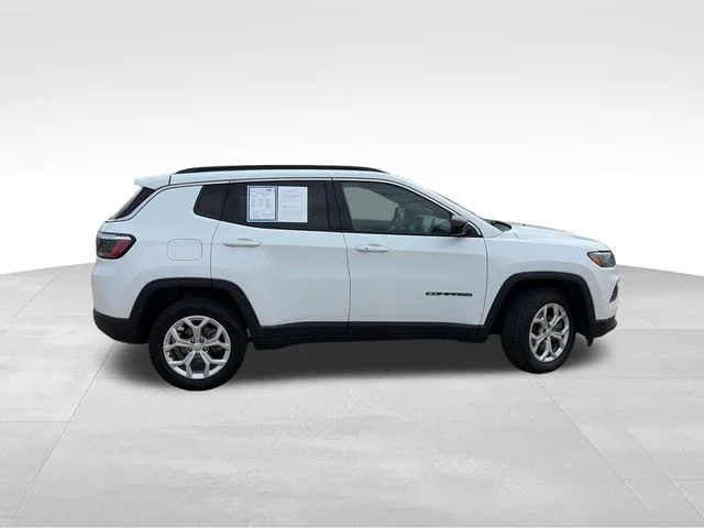 Used 2024 White Jeep Latitude image 10