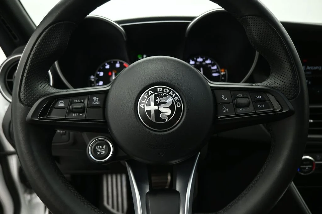 Used 2022 White Alfa Romeo Ti image 10