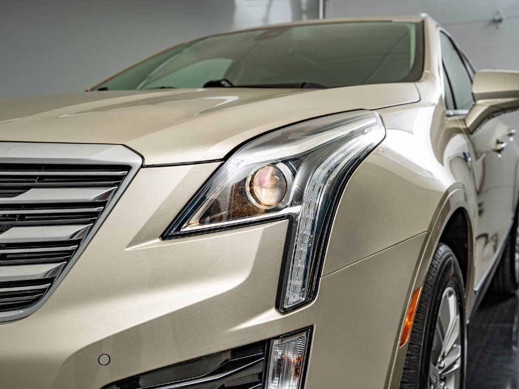 Used 2017 Silver Coast Metallic Cadillac Luxury image 13