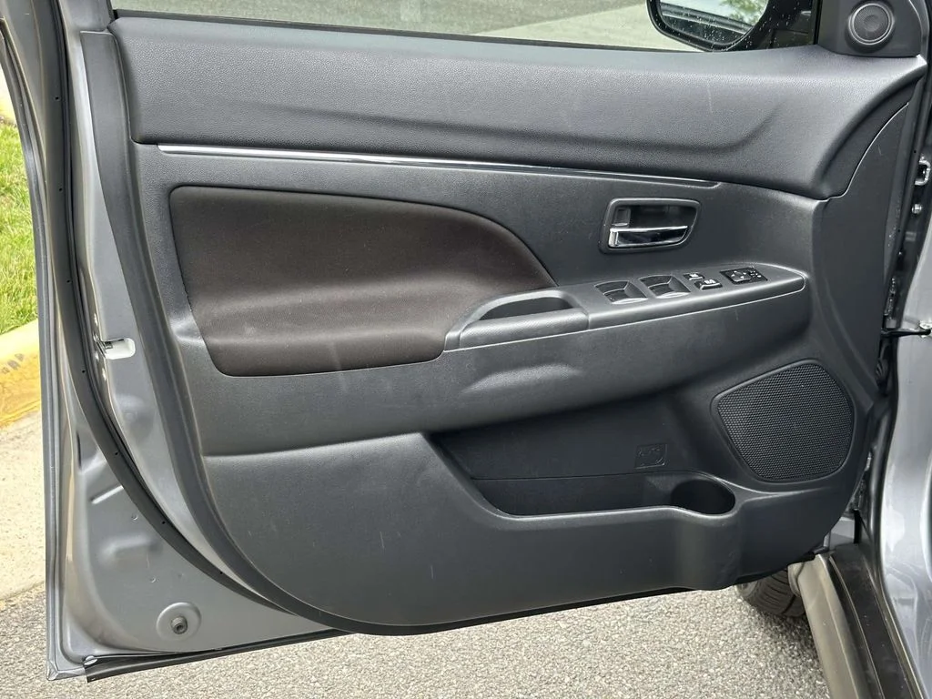 Used 2024 Gray Mitsubishi 2.0 SE image 26