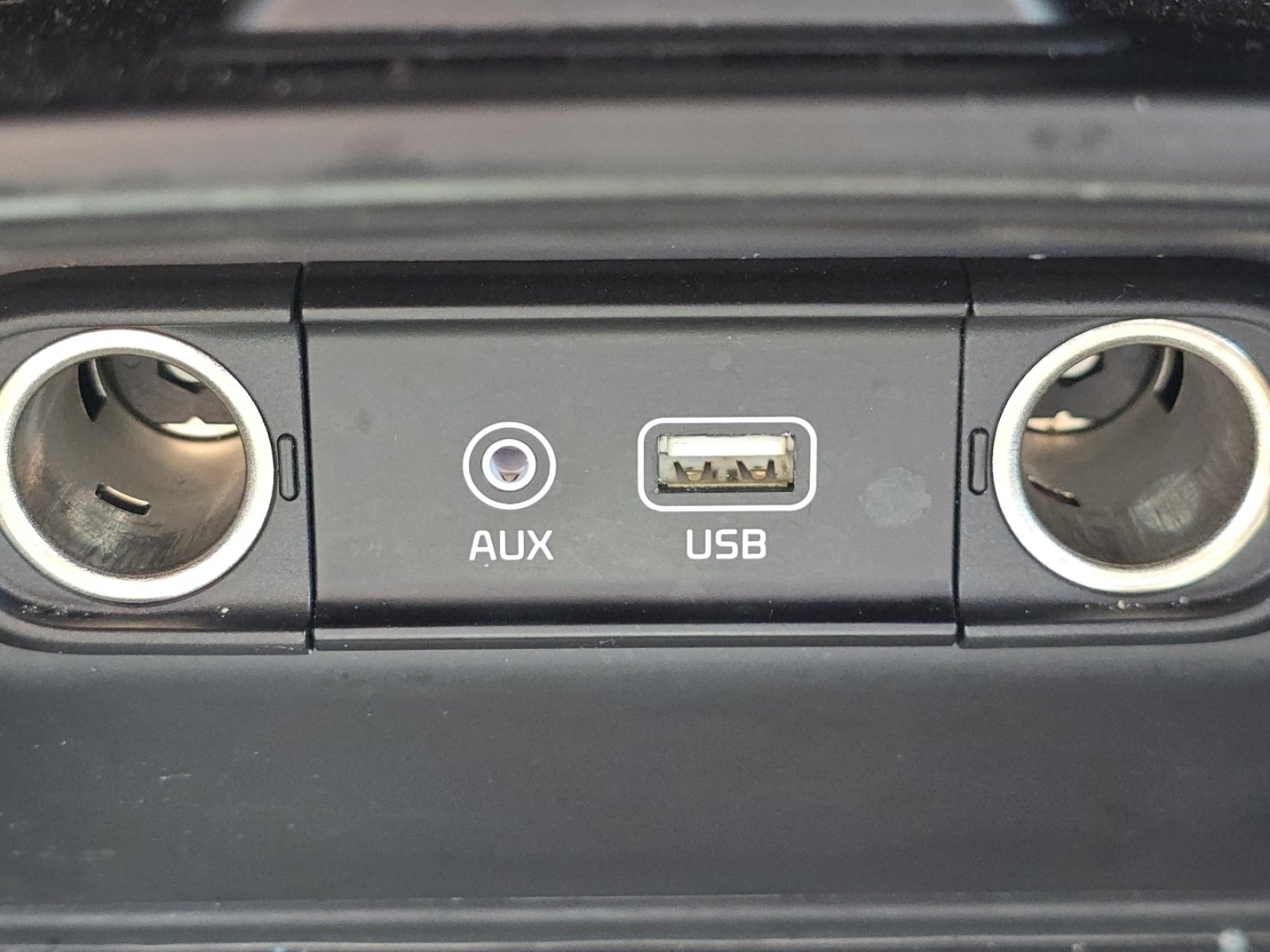 Used 2020 Silver Kia L image 6