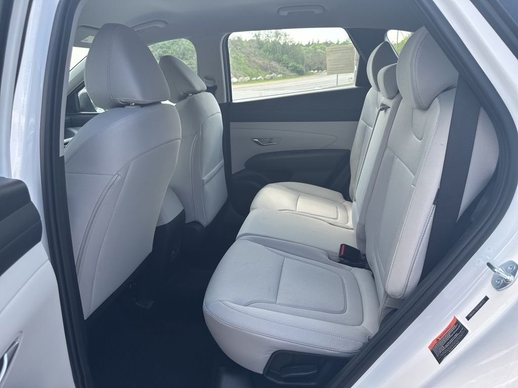New 2026 White Hyundai SE image 25