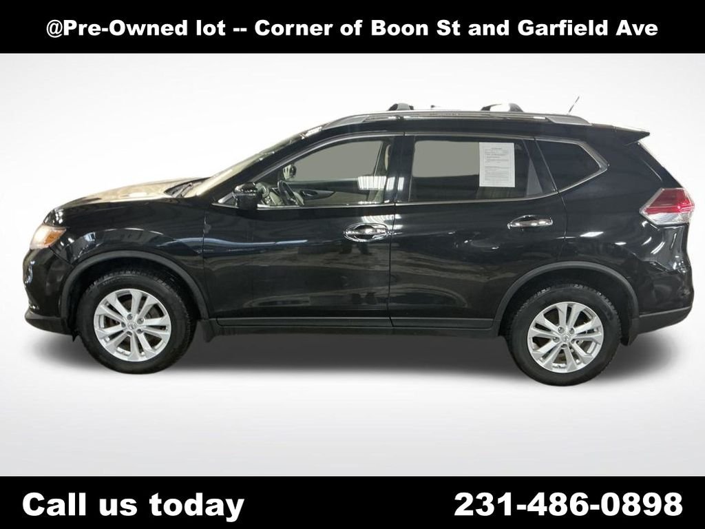 Used 2016 Nissan Rogue SV with VIN KNMAT2MT8GP597704 for sale in Traverse City, MI