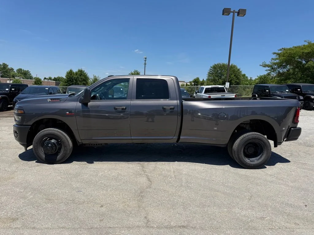 New 2026 Granite Crystal Metallic Clear-Coat Exterior Paint RAM Tradesman image 10