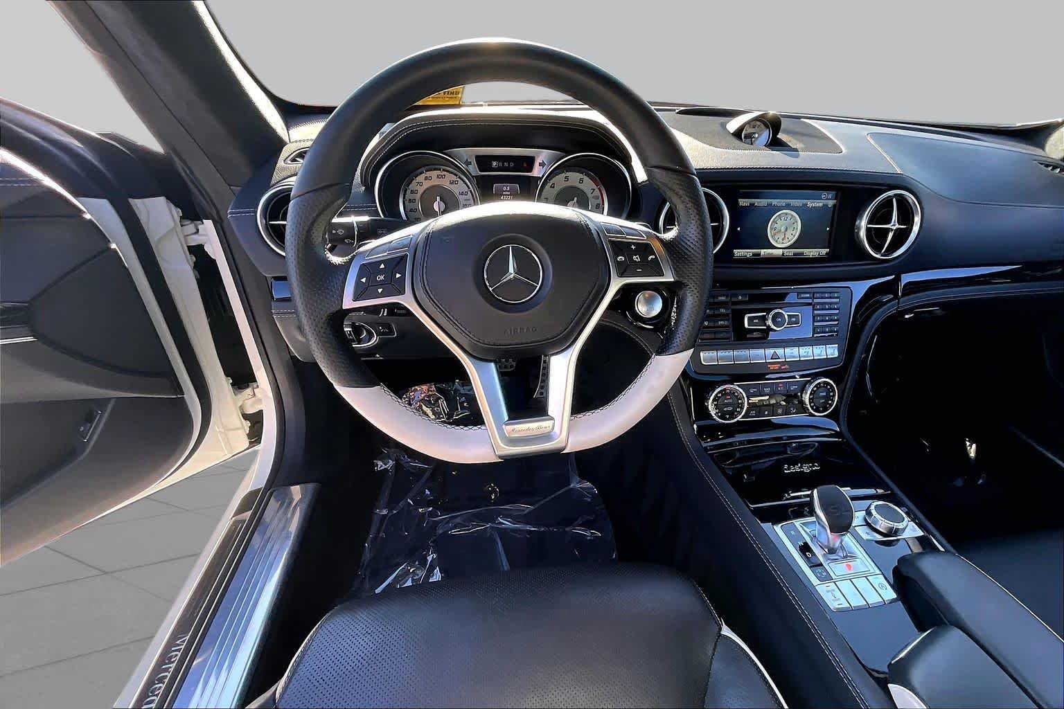 Used 2015 designo Diamond White Metallic Mercedes-Benz SL 550 image 6