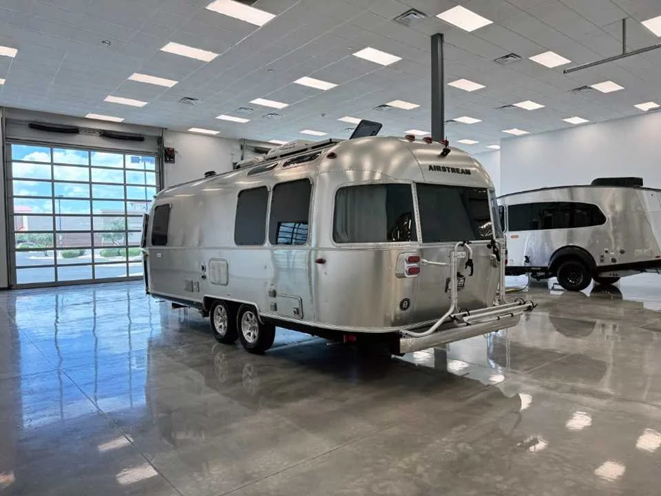 Used 2021 SILVER AIRSTREAM  image 5