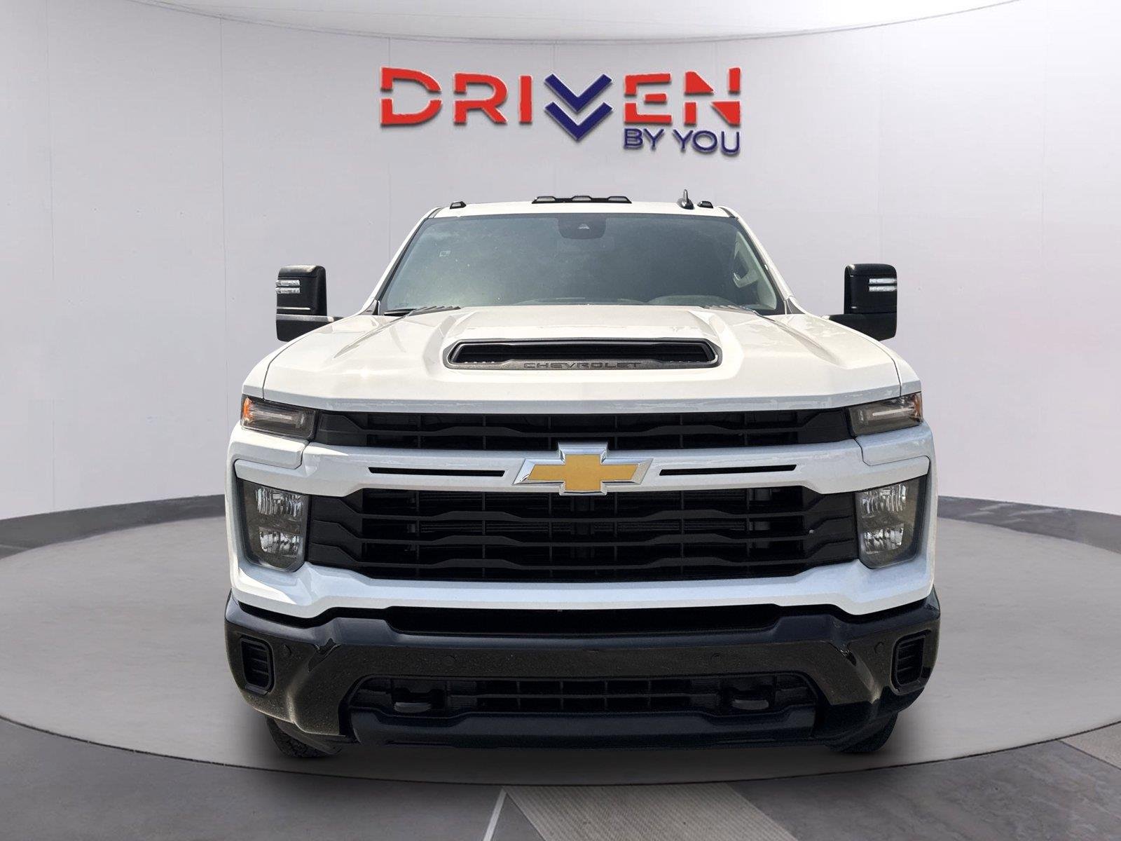 New 2026 Summit White Chevrolet Custom image 9