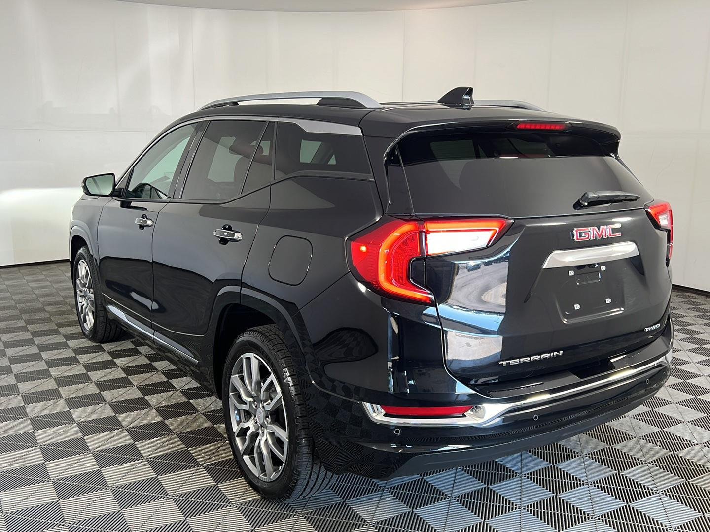 Used 2023 Ebony Twilight Metallic GMC Denali image 9