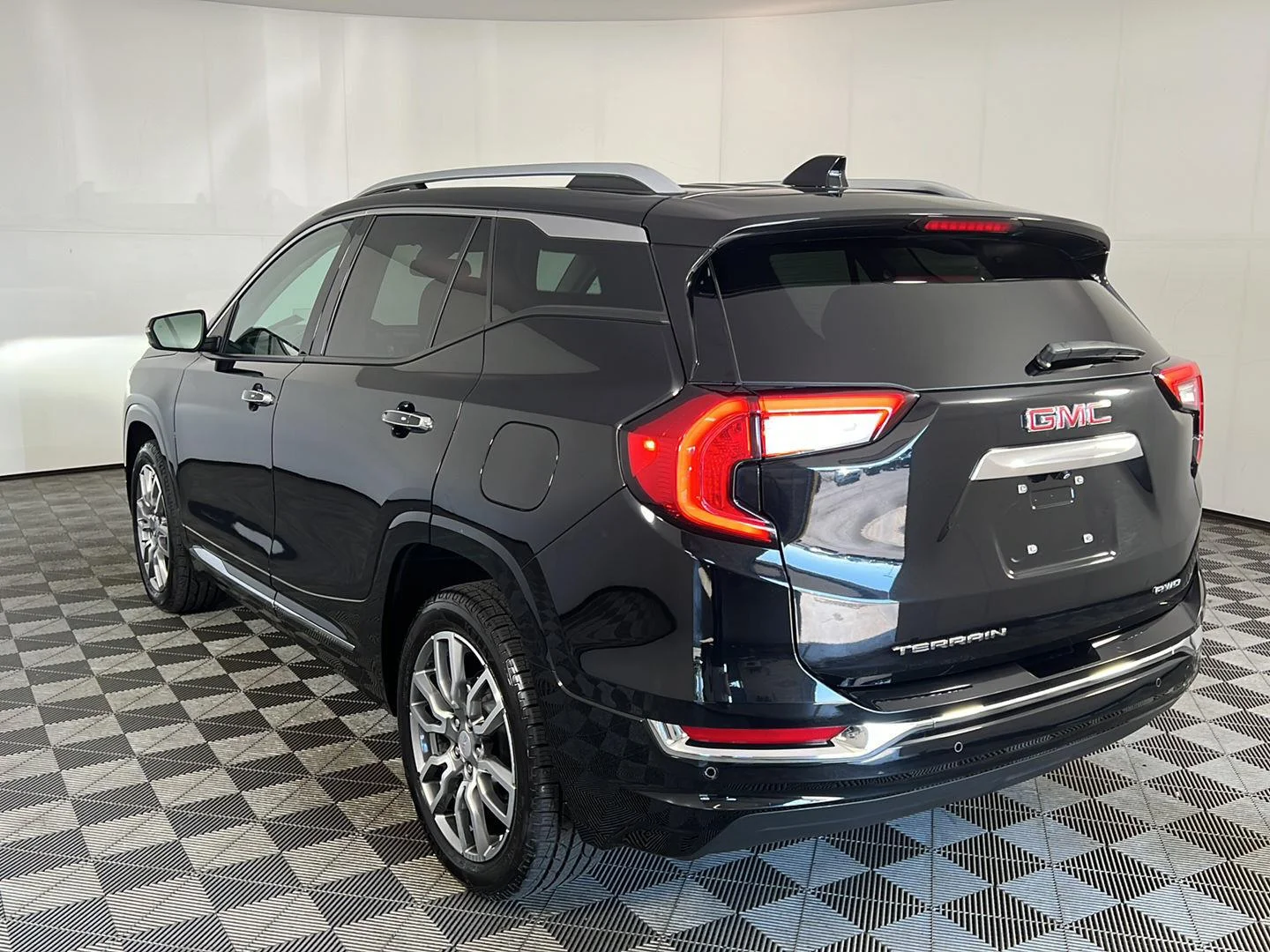 Used 2023 Ebony Twilight Metallic GMC Denali image 9