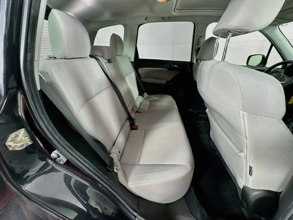 Used 2018 Gray Subaru 2.5i Premium image 33