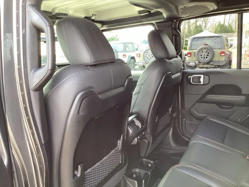 New 2026 Granite Crystal Metallic Clear-Coat Exterior Paint Jeep Sahara image 20