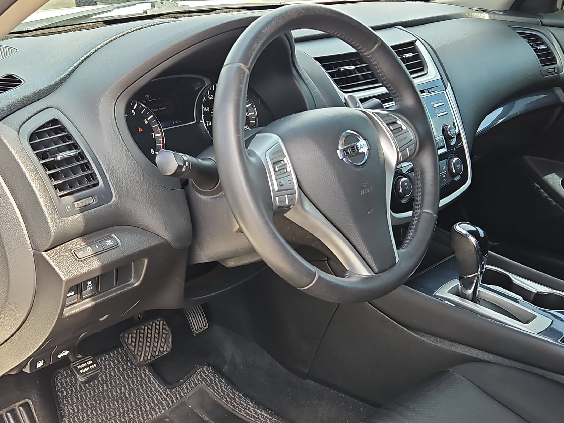 Used 2018 Pearl White Nissan 2.5 SR image 10