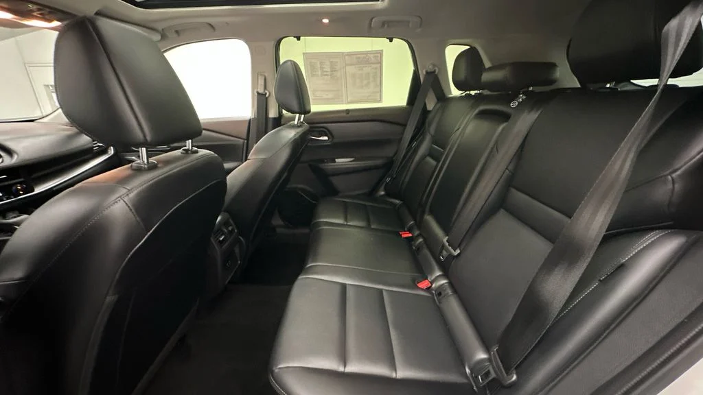 Used 2023 White Nissan SV image 10