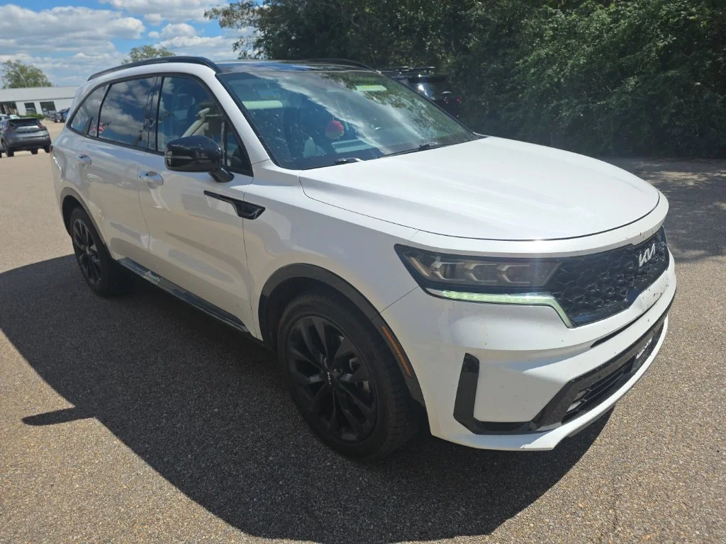 Used 2023 White Kia SX image 5