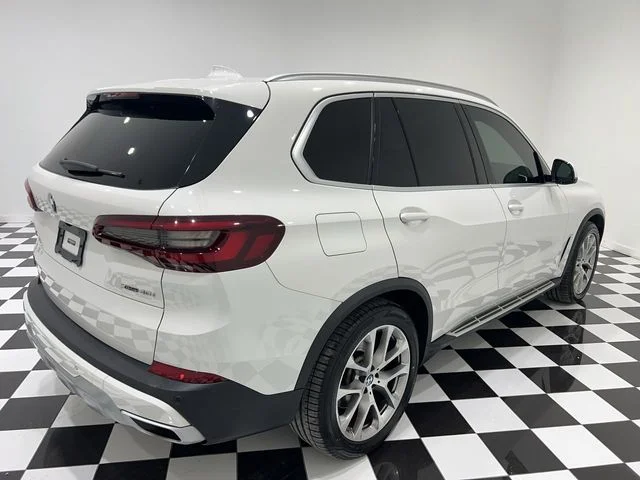 Certified Used 2021 White BMW xDrive40i image 5