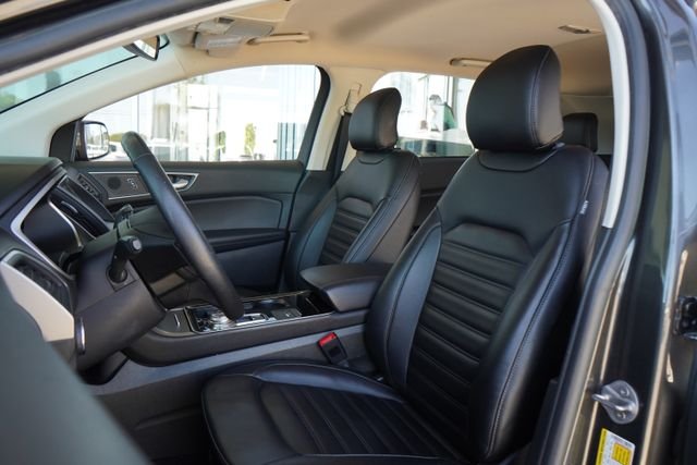 Used 2019 Gray Ford SEL image 24