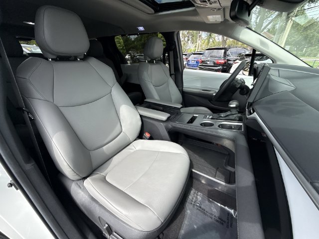 2025 Toyota Sienna XLE - Photo 27