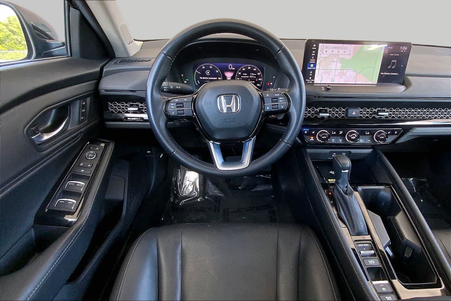 Used 2024 Crystal Black Pearl Honda Touring image 6